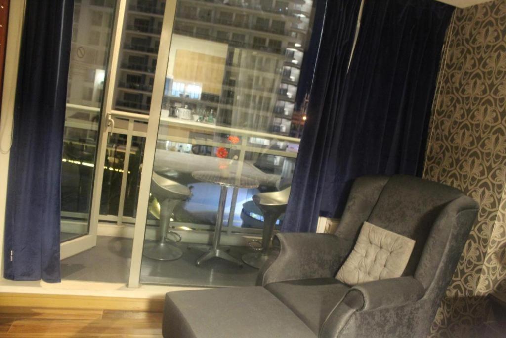 Azure C2 Balcony Wifi Near Mall Airport Multiple Units Paranaque City Ngoại thất bức ảnh